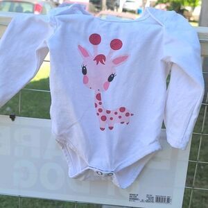 3/10$ 70 pink Baby Giraffe long sleeves onesie